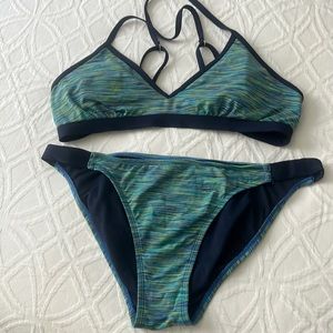 Athleta two piece blue and green. Top has removable pads